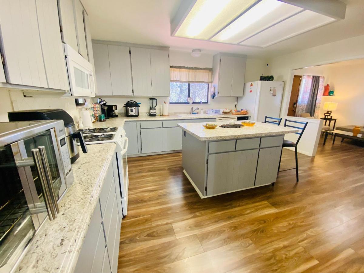 Family Friendly, 3 Bedroom House, With King Bed For Up To 15 - Bbq - Internet - Jet Tub 오번 외부 사진