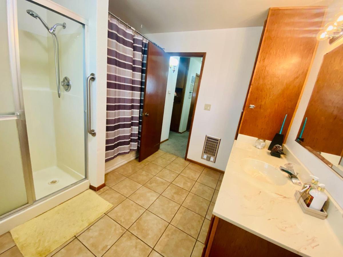 Family Friendly, 3 Bedroom House, With King Bed For Up To 15 - Bbq - Internet - Jet Tub 오번 외부 사진