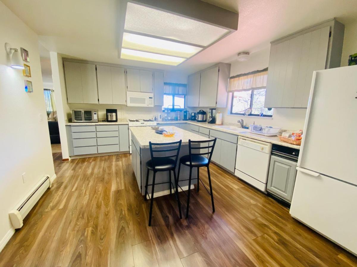 Family Friendly, 3 Bedroom House, With King Bed For Up To 15 - Bbq - Internet - Jet Tub 오번 외부 사진
